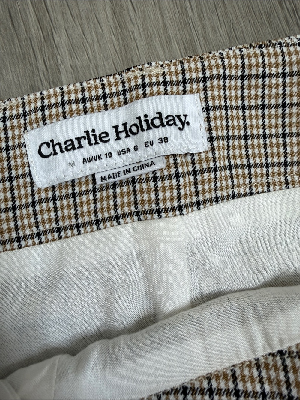 Charlie Holiday Femi Plaid Belted Mini Skirt Size 6 Tan Brown Preppy Academia - Picture 3 of 7